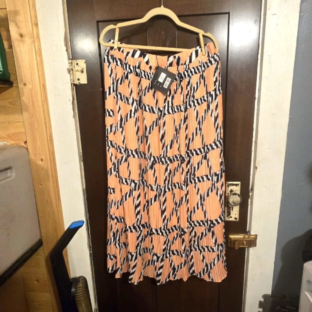 Nema peach pleated skirt